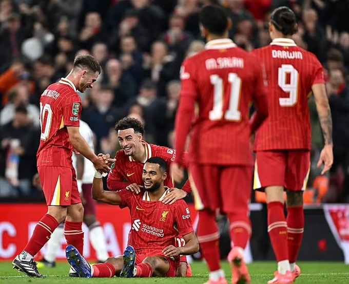 Liverpool đại thắng ở Cúp Liên Đoàn