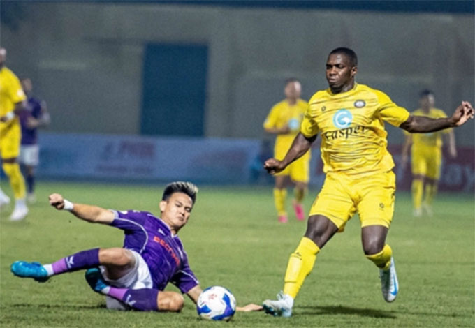 Tiền đạo Rimario dính chấn thương nặng trong trận mở màn V.League mùa này